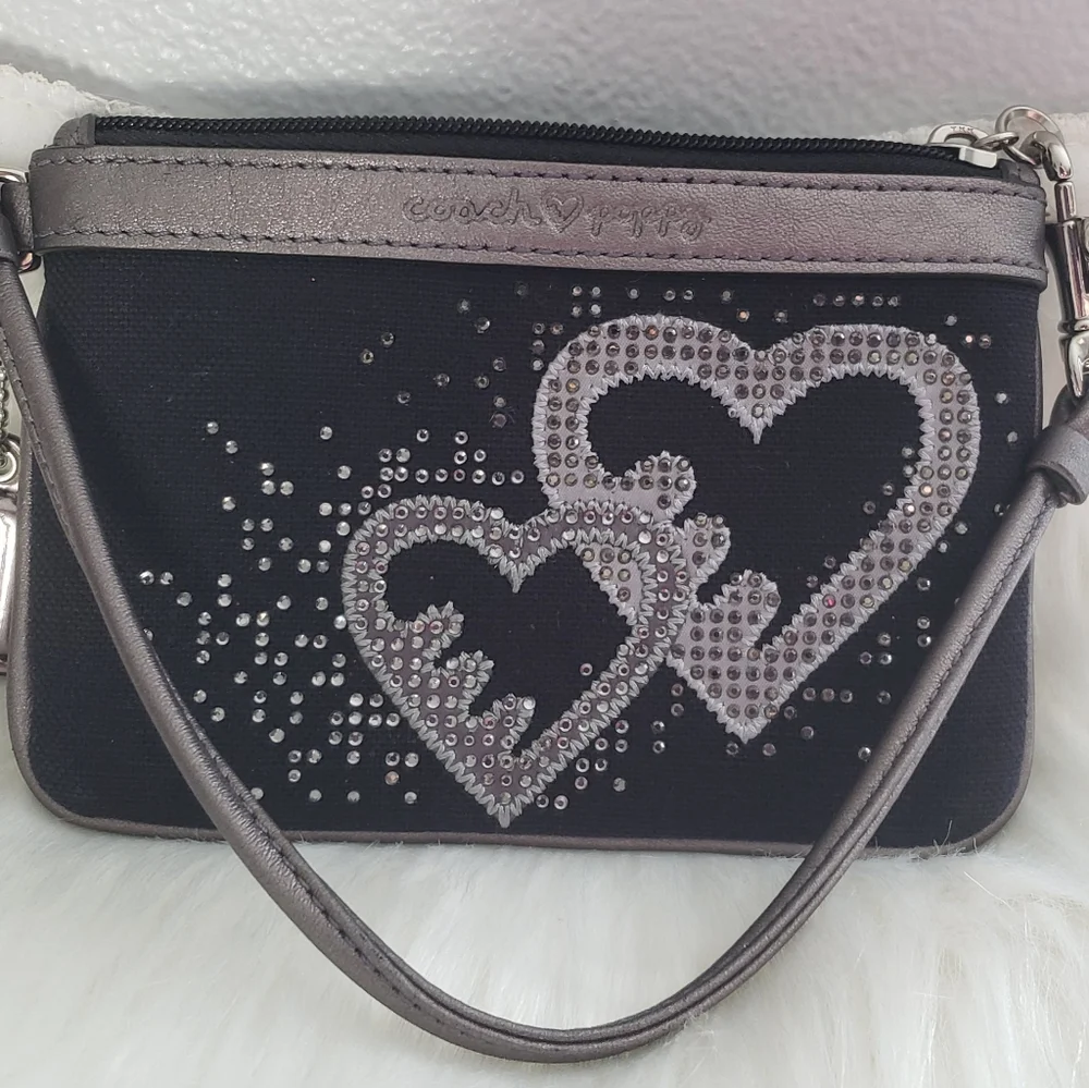 EUC COACH POPPY WRISTLET - Picture 1 of 5